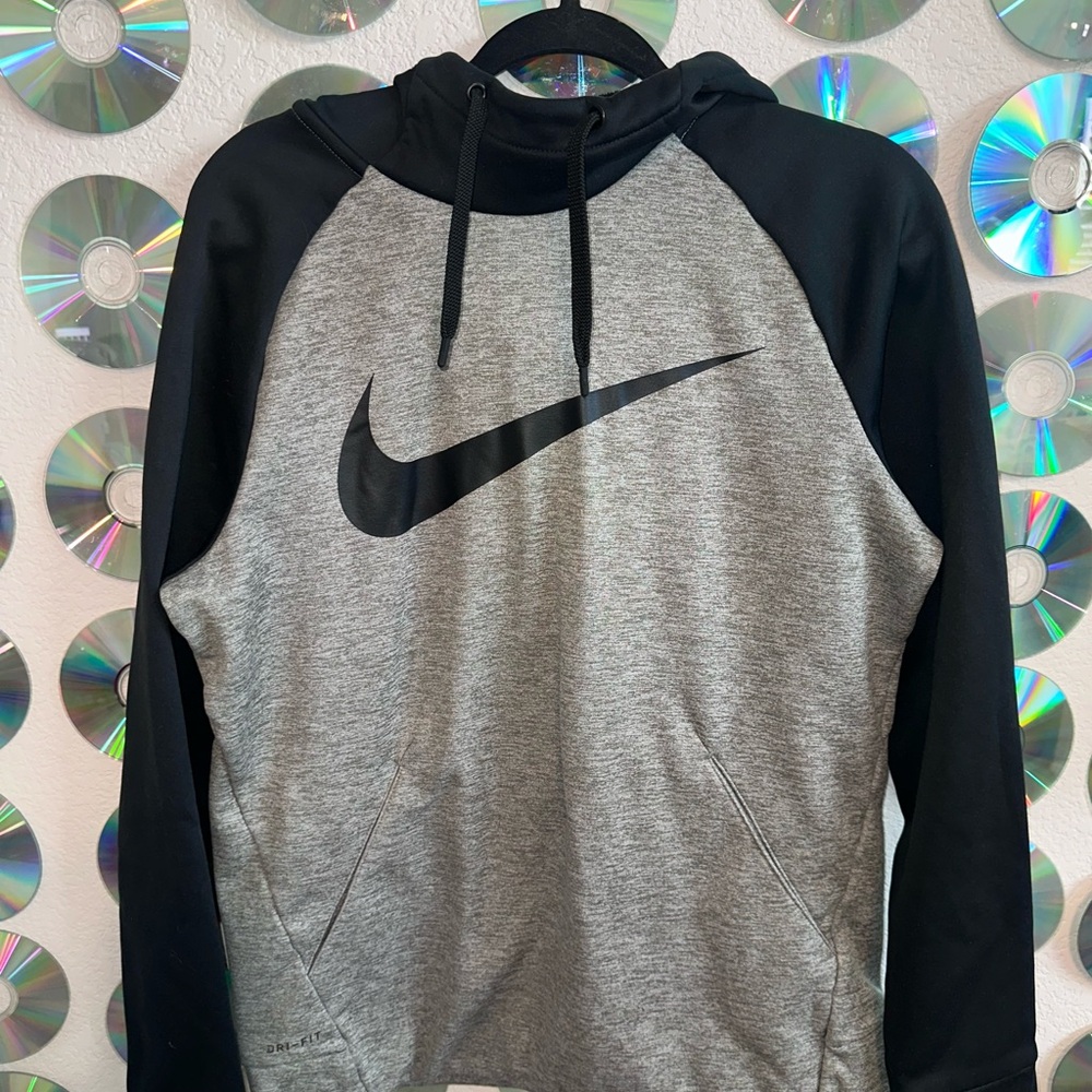 Nike Men's Black and Gray Pullover Sweater